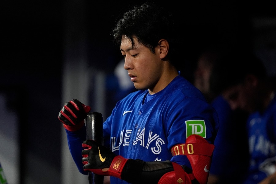 岡本和真挨觸身球投手還回頭笑 藍鳥教頭當場爆氣