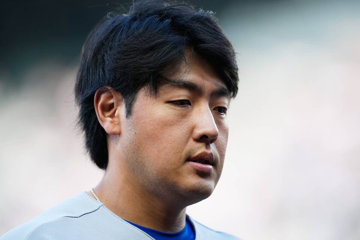 藍鳥岡本和真左膝挫傷 連2戰臨時撤先發