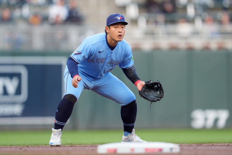 岡本和真三壘線逆單手攔截救失分 藍鳥2比0完封洋基