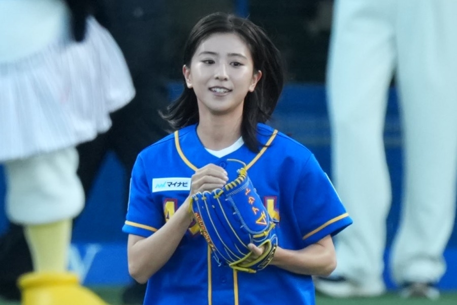 黑島結菜神宮開球沒落地 養樂多6比8輸巨人