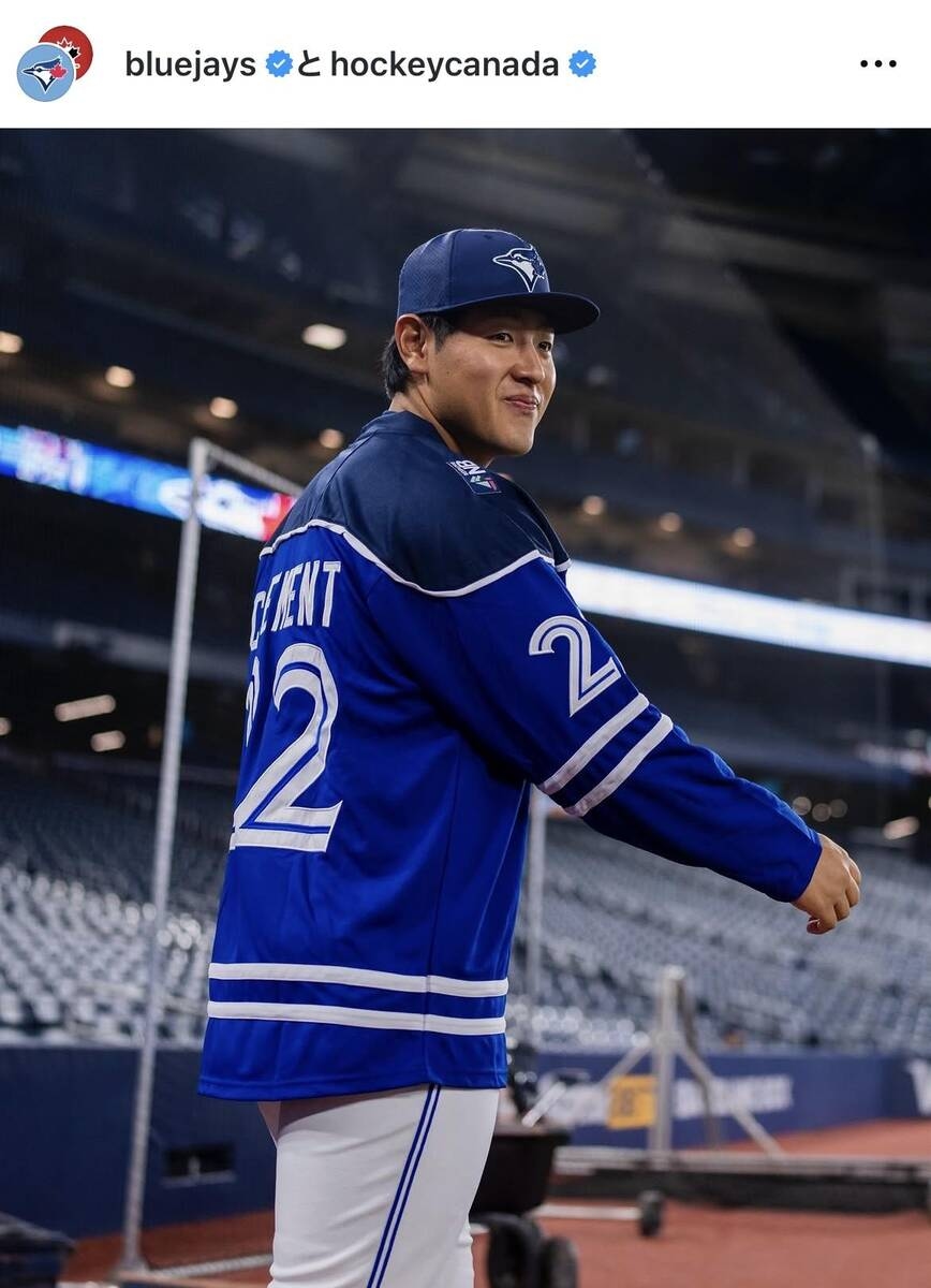 岡本和真賽前玩起冰球 藍鳥主場贈品吸引大批球迷排隊