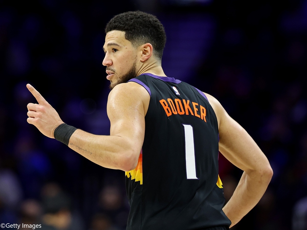 Booker 2026-27球季改穿15號 致敬美國隊奧運金牌背號