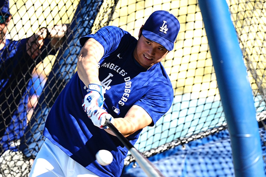 大谷翔平賽前打擊練習轟到球場屋頂 52揮17發越牆連巨人都盯著看