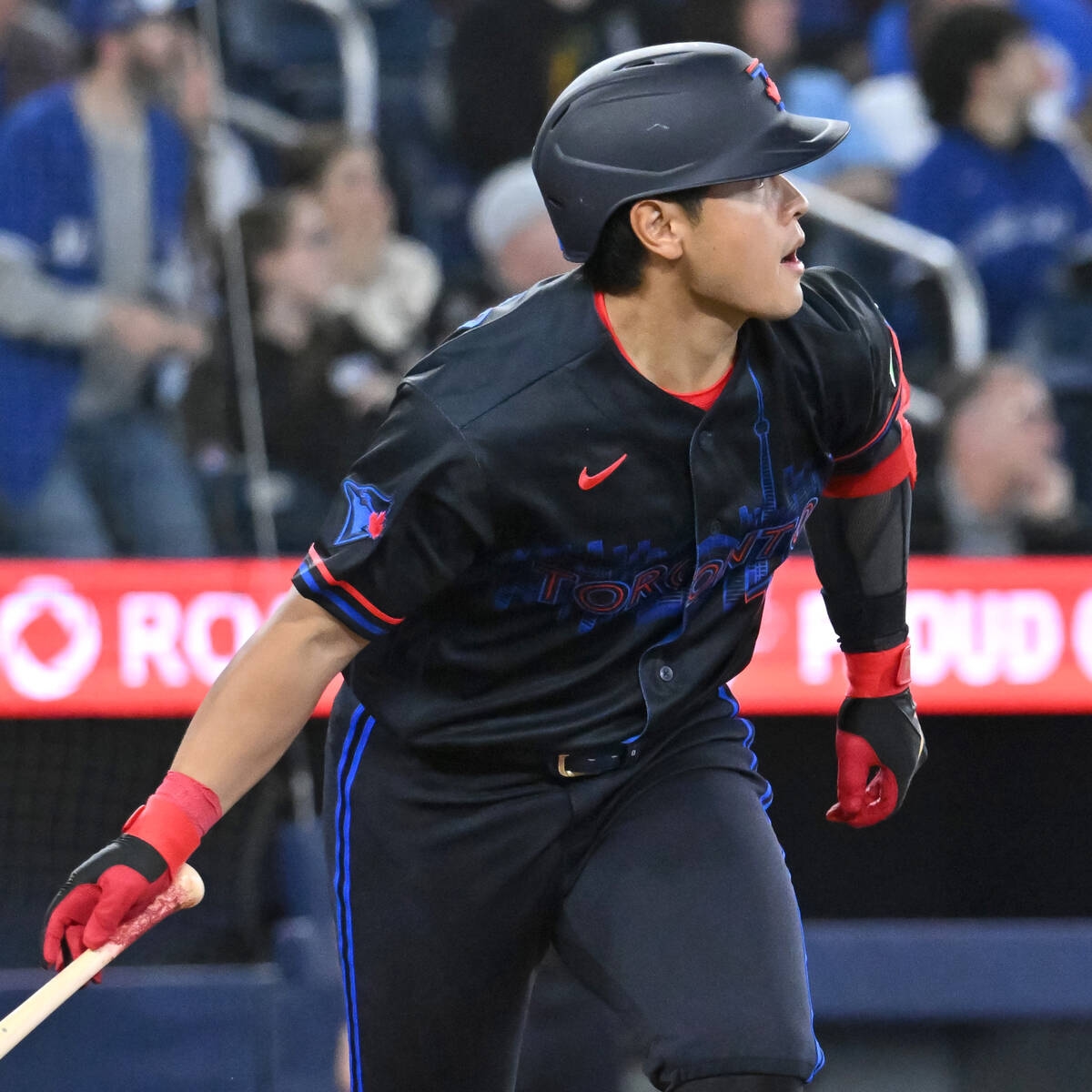 岡本和真對天使敲超前適時安打 連7場有安打、連10場上壘