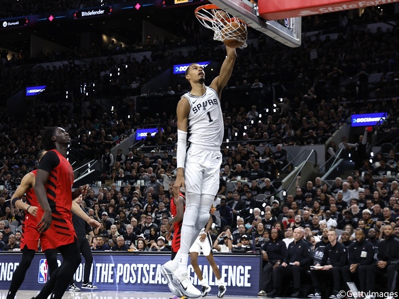 自1997年以來首見，Wembanyama連續兩場雙十並6次阻攻