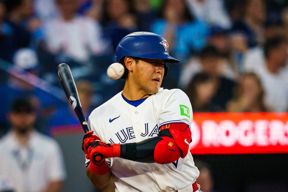 岡本和真連續安打停在9場 皇家9連勝寫116年紀錄
