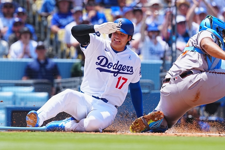 大谷翔平賽後左膝冰敷還一度跛行 Dave Roberts：沒事
