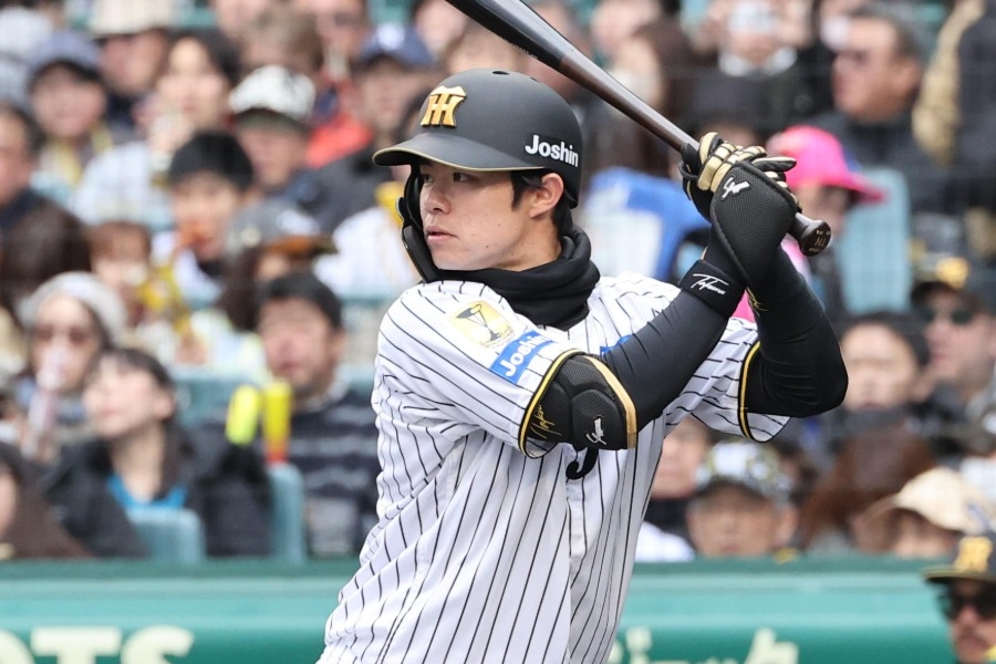 中野拓夢挨150公里觸身球倒地 甲子園噓聲四起穆勒脫帽致歉