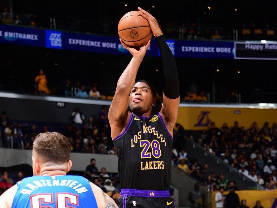 NBA／落後3分剩12.2秒 湖人總教練JJ Redick為何換下Rui Hachimura