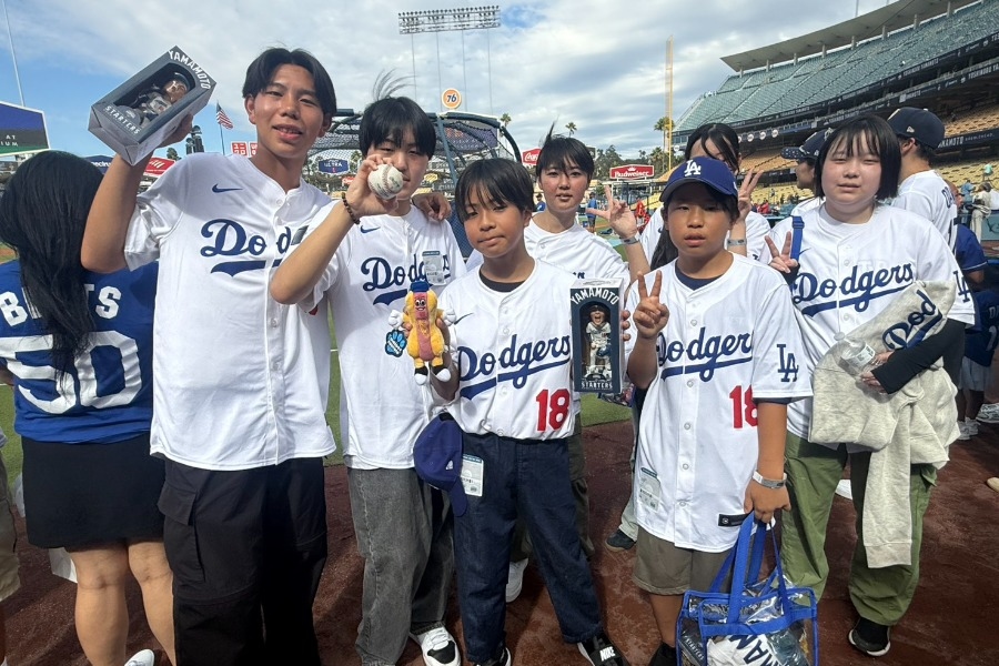 山本由伸邀7童到道奇球場 代表開球進壘