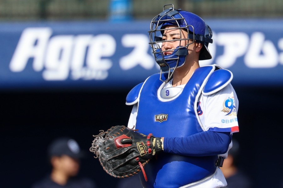 中日捕手石伊遭遇奧斯納揮棒擊中頭部 球場一片譁然