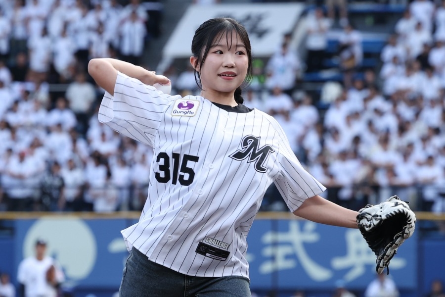 18歲花滑銅牌中井亜美羅德開球 扭身投出一彈進捕手手套