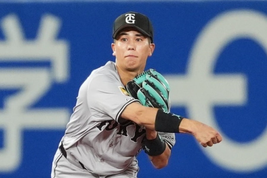 NPB／門脇誠橫濱秀神級守備 二壘後方飛撲再長傳抓出局