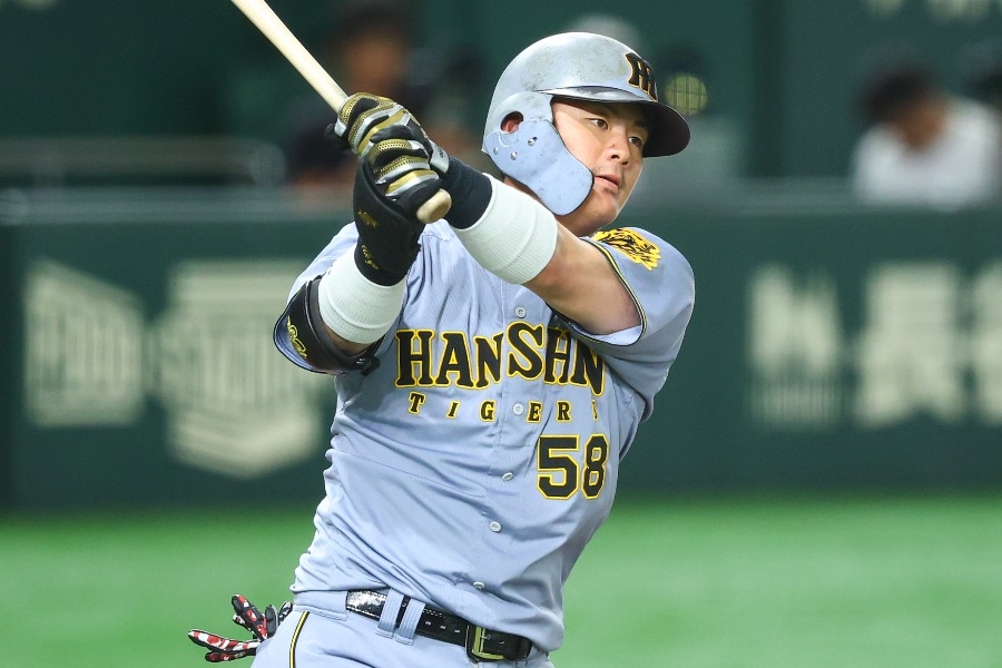 阪神前川右京5號逆轉2分砲 旅用安全帽沾松焦油黑到被球迷吐槽