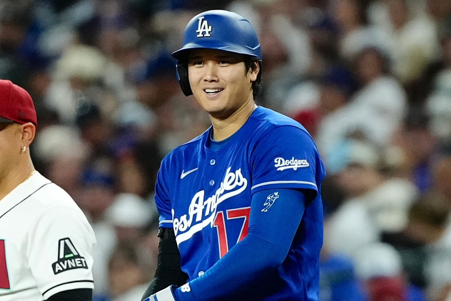 大谷翔平跑壘出局還能笑出來 與響尾蛇游擊手互動成話題