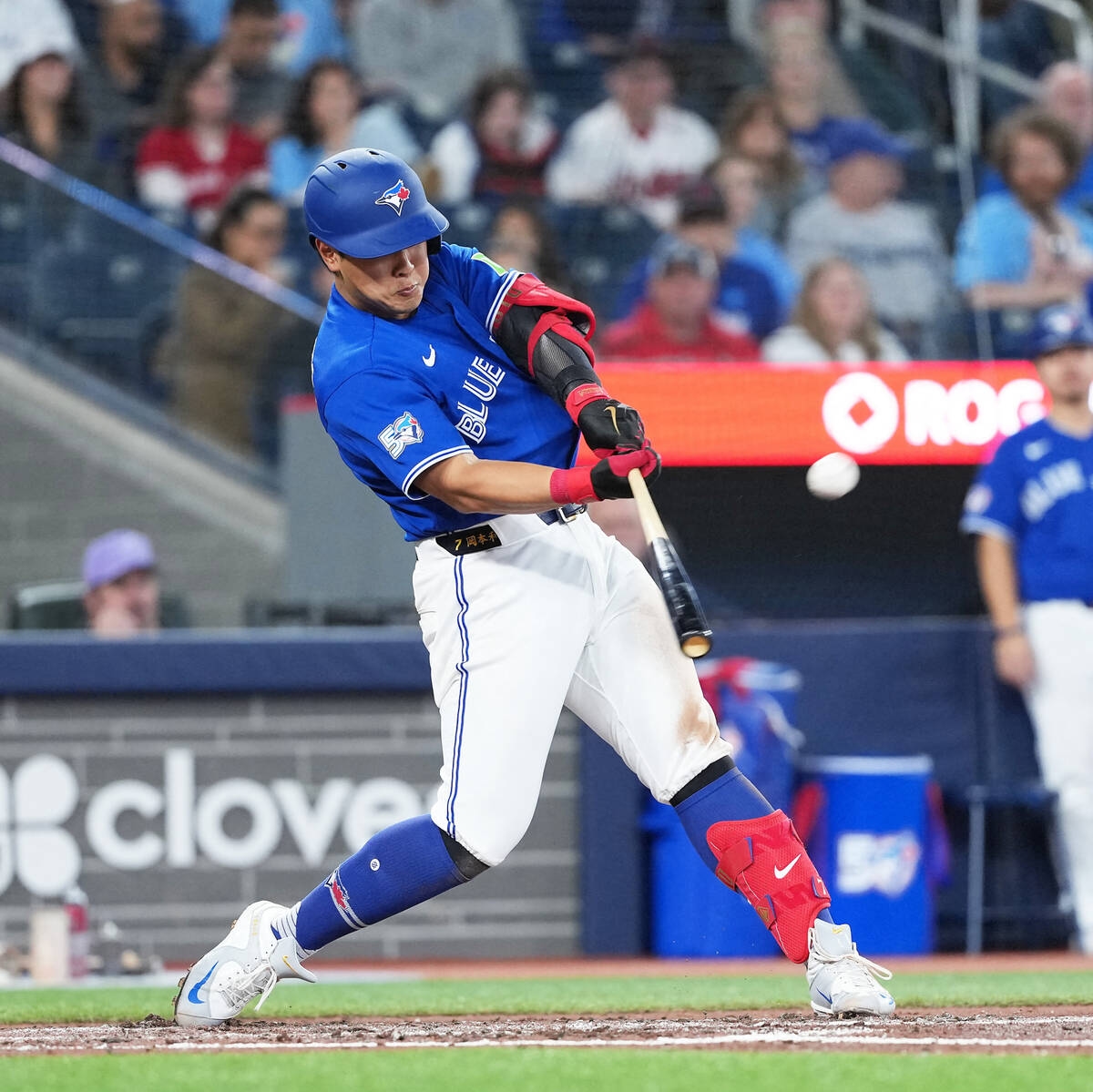 藍鳥岡本和真再度連兩場雙安 轟出第5號全壘打並展現三壘好守
