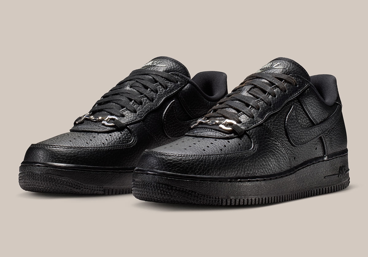 Nike Air Force 1 Low 加上樂福鞋扣環細節 2026 年登場