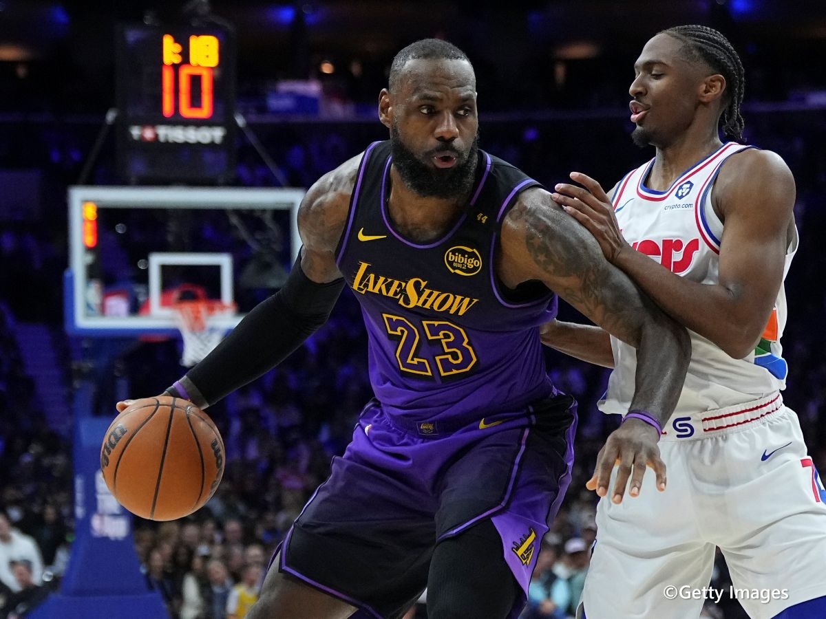 LeBron加盟76人 2年800萬美元