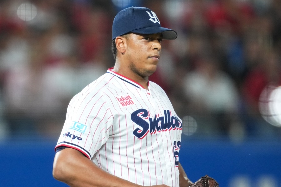 養樂多洋投近身球後脫帽 坂本勇人揮手回應