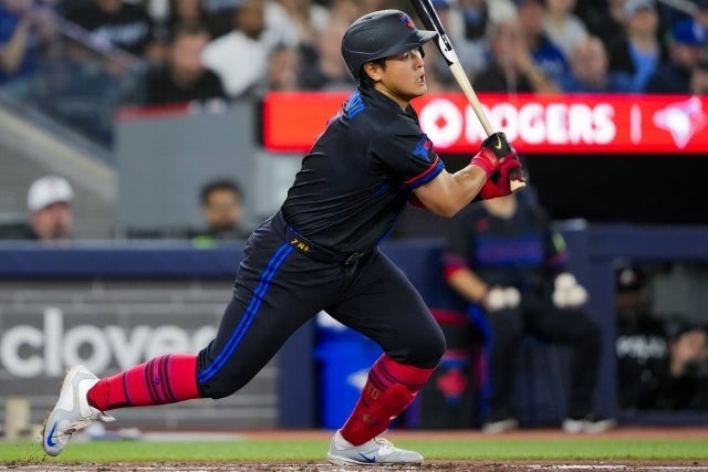 岡本和真適時安打加美技雙殺 藍鳥2比0勝天使