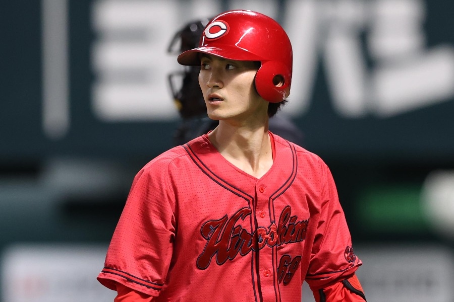 NPB／廣島辰見鴻之介代跑盜壘疑傷腳 一跛一跛退場又換代跑