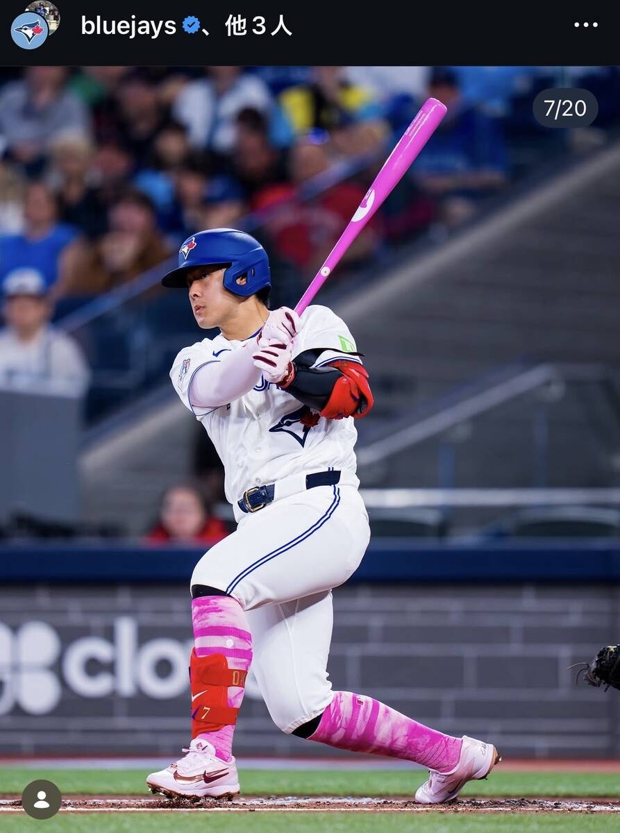 岡本和真母親節全粉紅上陣敲適時二壘安 連3戰都有打點