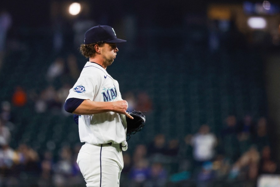 173公里強襲球進衣服！水手投手奇蹟避開重擊