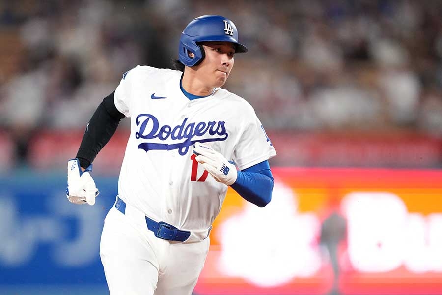 大谷翔平急停回壘摸腳 7局又挨觸身球