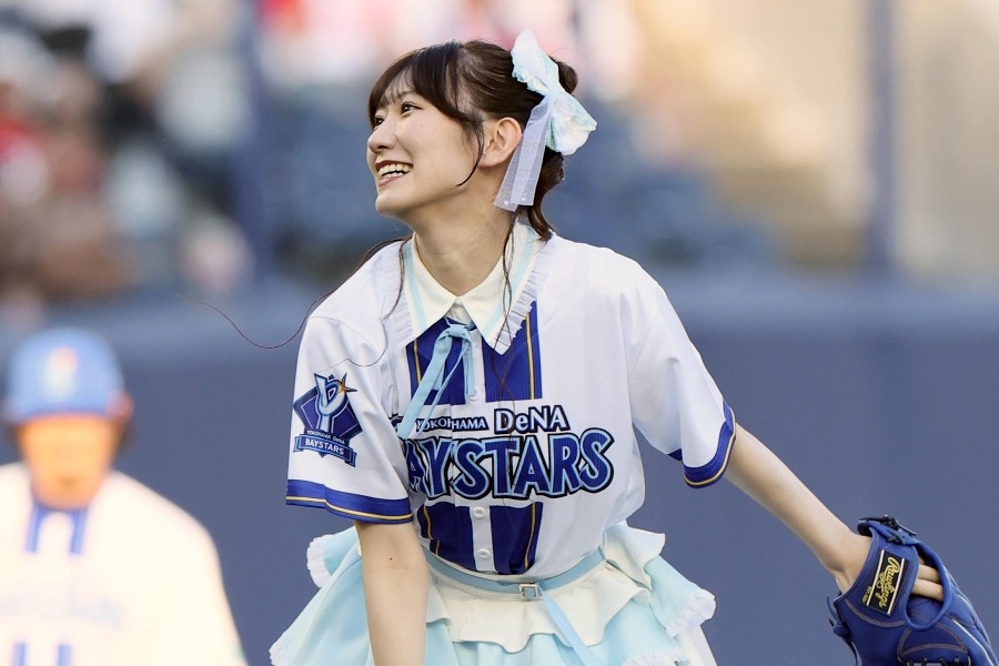 NGT48佐藤海里DeNA主場開球 一球不落地投進捕手手套