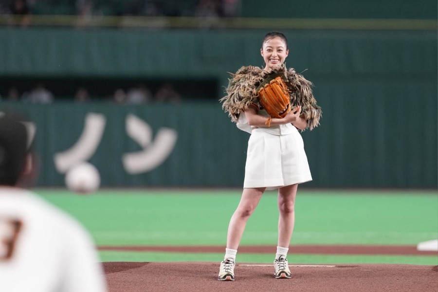 橋本環奈東京巨阪戰開球 彈地進壘自評失敗