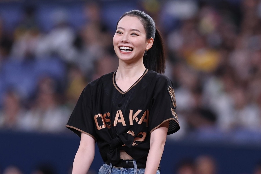 網紅なごみ為阪神開球 一球沒落地進手套