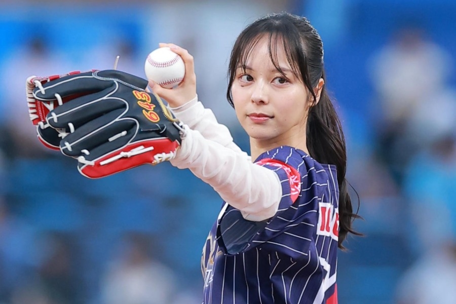 山本由伸萩子神宮開球一球進捕手手套 西武8比0完封養樂多