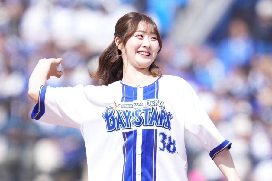 女子高爾夫球手都玲華橫濱始球式 大暴投引發球迷熱議