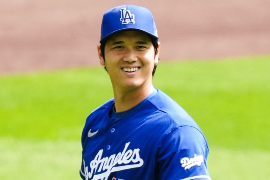 大谷翔平客場打釀酒人 有小球迷舉牌用日文求簽名