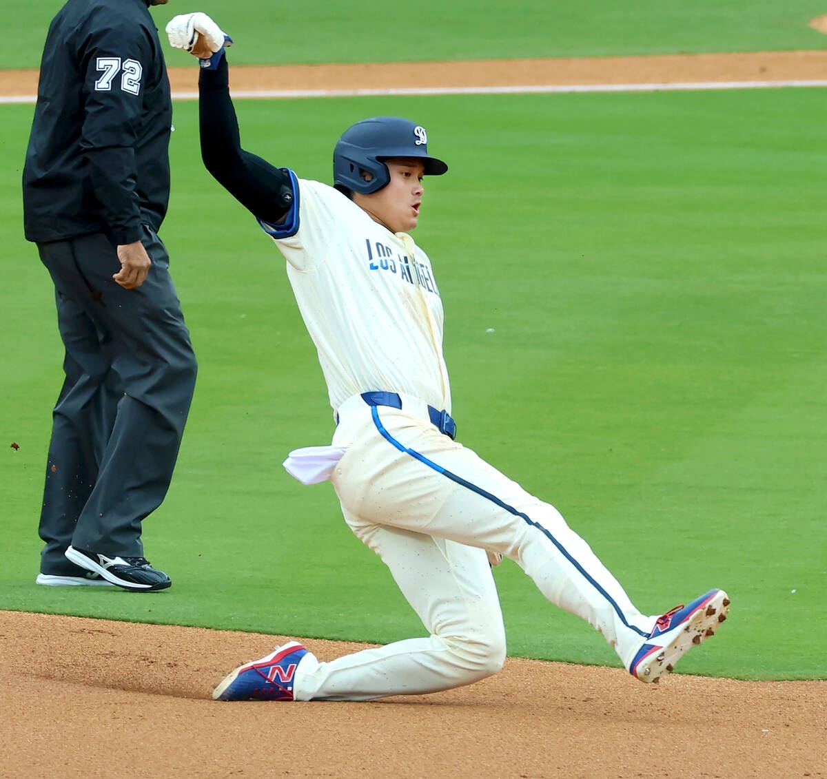 大谷翔平三度上壘 鈴木誠也場上互動笑開懷 道奇逆轉小熊