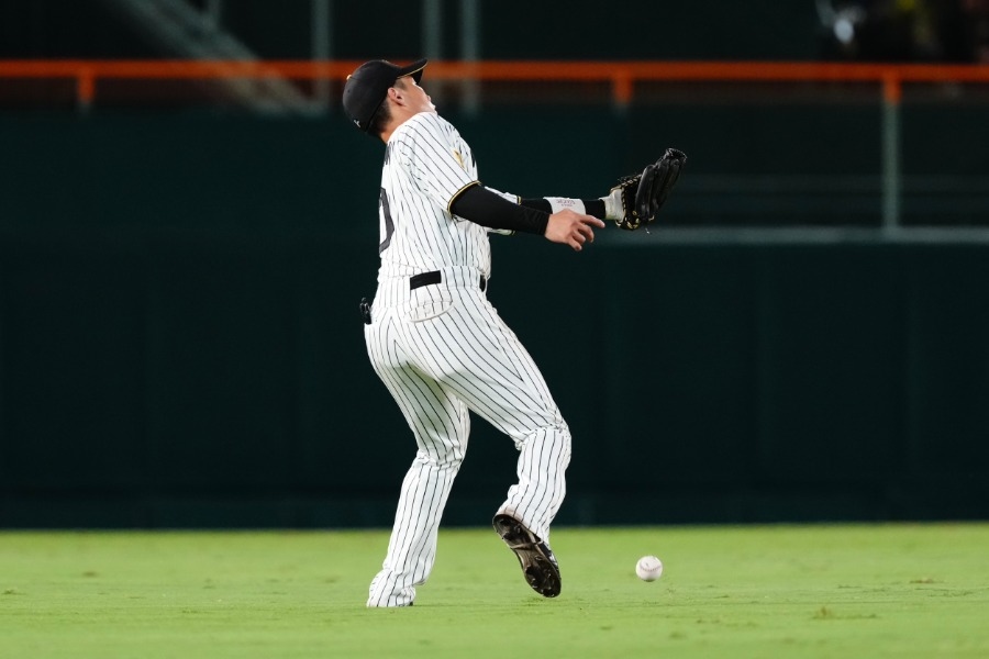 木浪聖也8局漏接飛球 阪神險丟領先