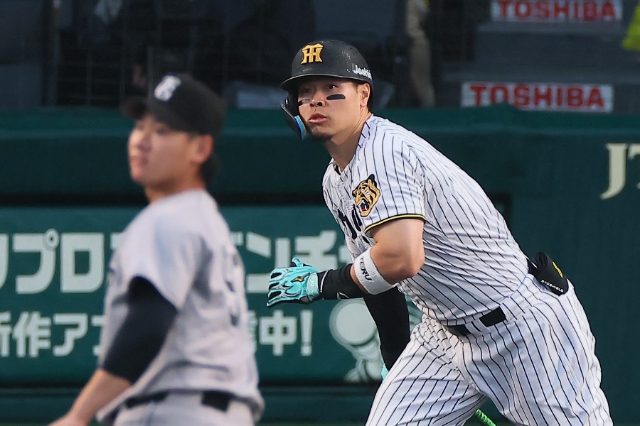 佐藤輝明先制三壘安打成勝負分 阪神雨中3比0完封讀賣巨人