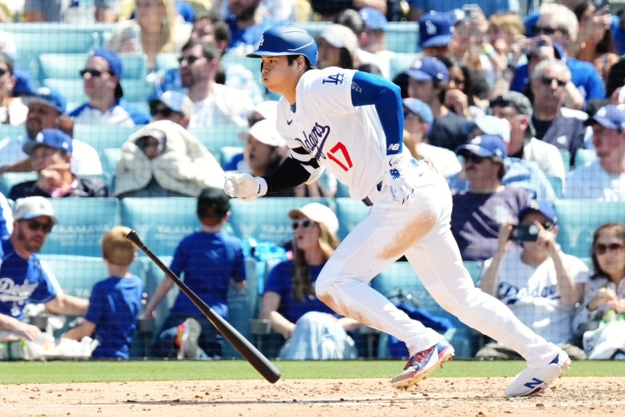 大谷翔平轟出爆速二壘打 鈴木誠也無視他仍笑著比「槍」