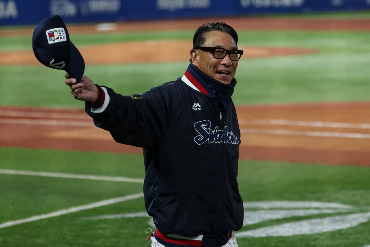 燕子池山監督賽後舉動感動球迷 逆轉再見失利後展現強者風範