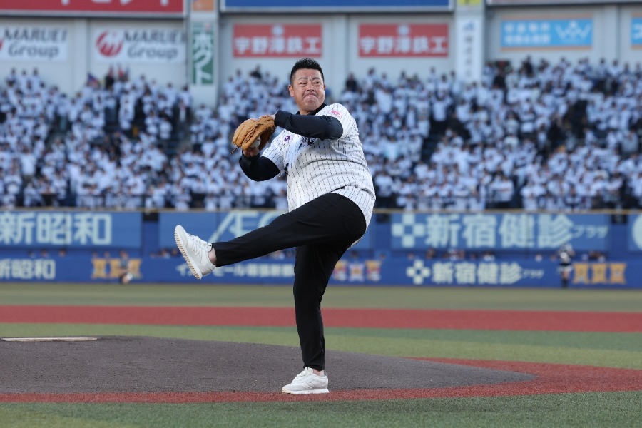 羅德OB小林雅英開球飆速球 ZOZO海風15公尺也喊「好懷念」