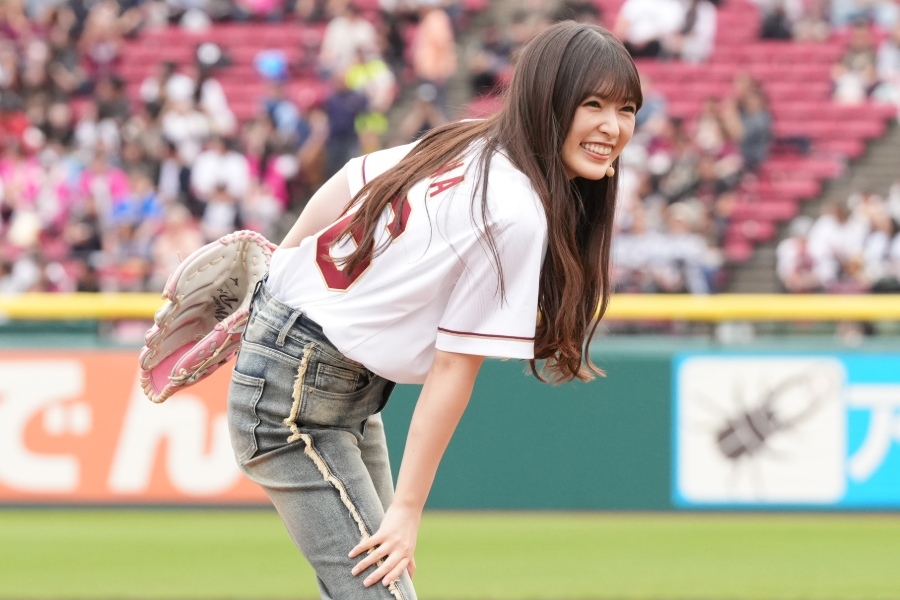 小川彩為樂天開球 高抬腿投法引討論