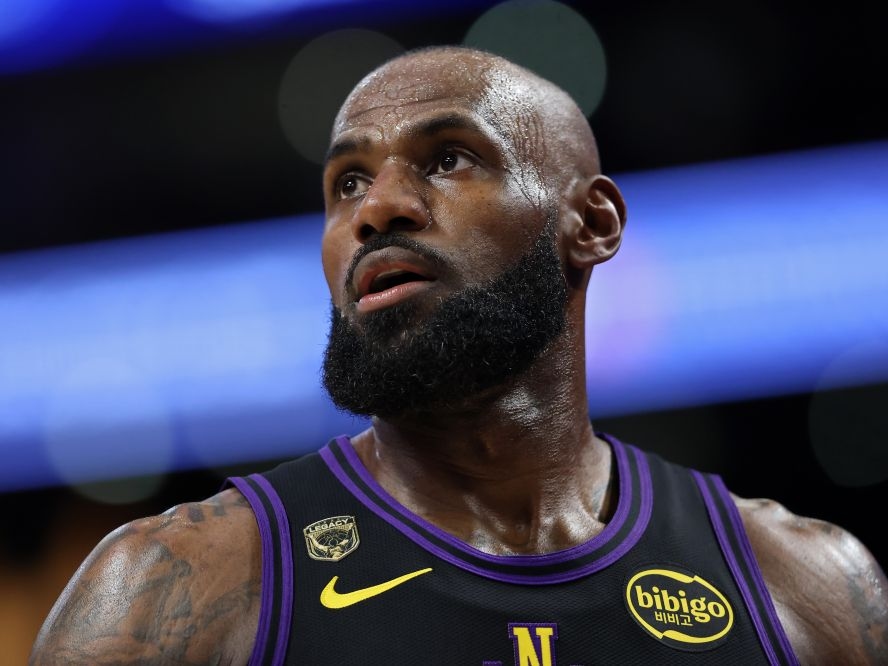 LeBron James加盟76人 簽2年800萬美元