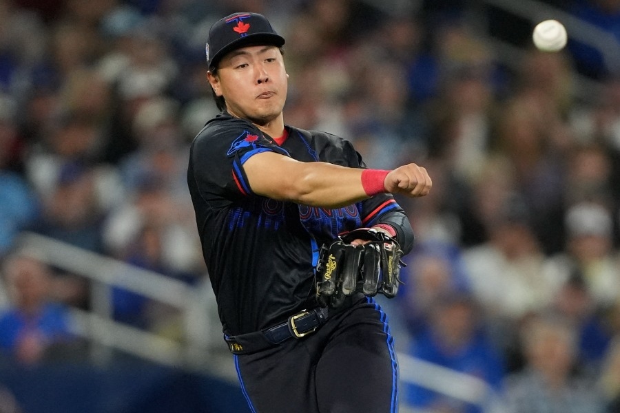 岡本和真三壘連2天美技救投手 藍鳥轉播台狂讚適應大聯盟