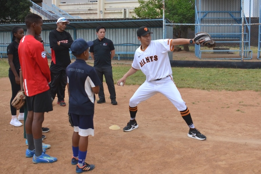 飛30小時到非洲推廣棒球 東野峻：想當第一個去的人