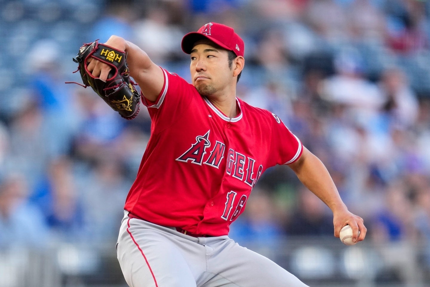 天使菊池雄星投球練習中感到不適 緊急退場