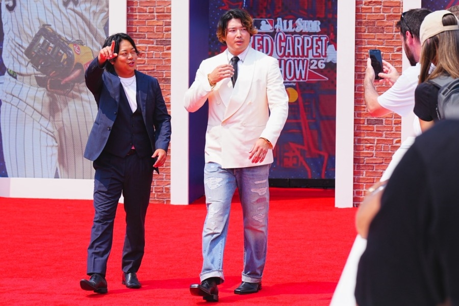 村上宗隆首度走紅毯 替補入選明星賽