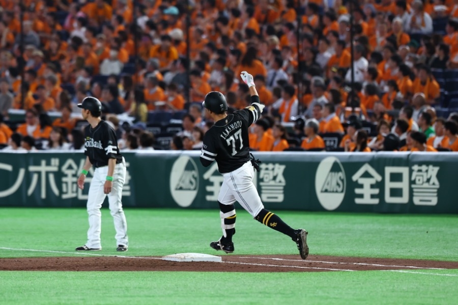 山本由伸惠大竿際飛球改判全壘打 軟銀單局3轟灌5分