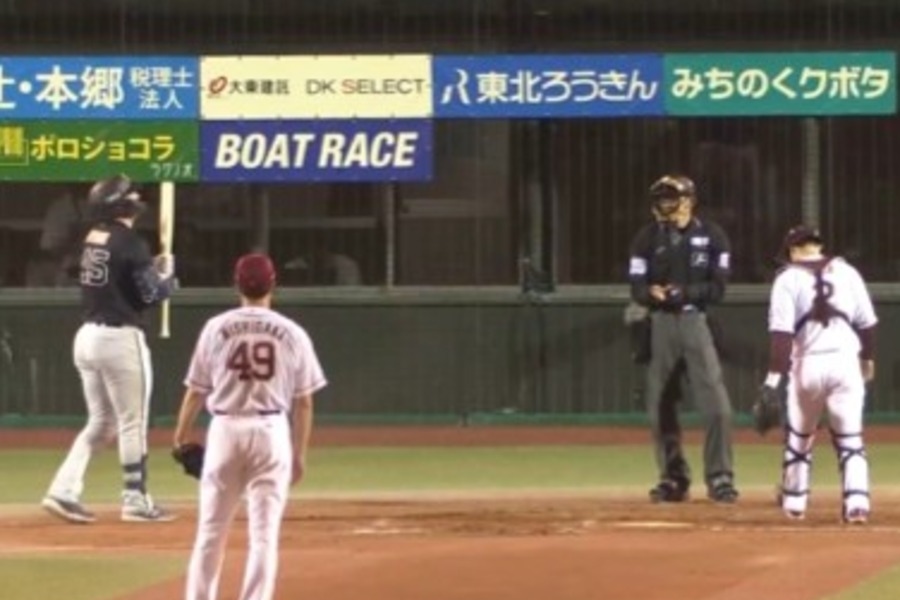 NPB/弘前球場外野後方火車經過轉播也拍到 球迷喊「太有味道」