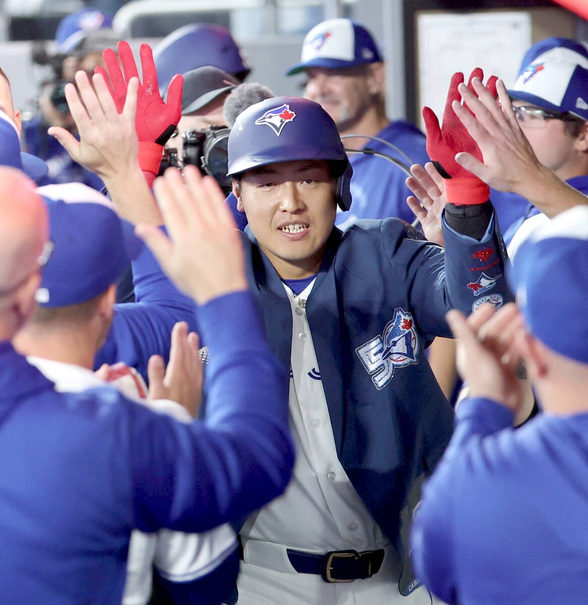 岡本和真打擊回溫有原因 站位往捕手方向退17公分後數據大翻身