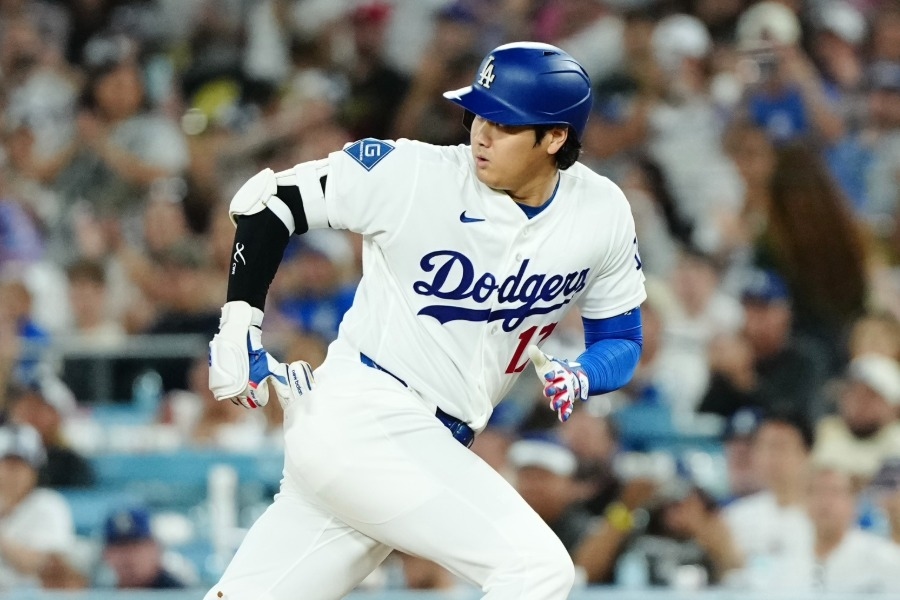 大谷翔平跑上三壘急煞 左膝狀況受關注